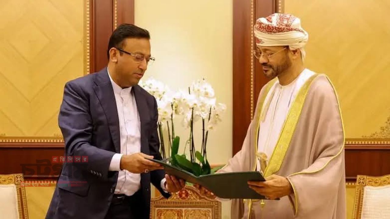 ওমান সুলতানের জন্য লেখা বাংলাদেশের প্রধানমন্ত্রীর একটি ব্যক্তিগত চিঠি দেশটির পররাষ্ট্রমন্ত্রীর হাতে হস্তান্তর 