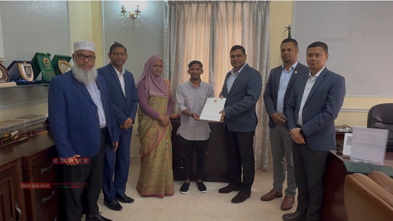 ওমানে প্রবাসী বাংলাদেশির সাহসিকতায় সম্মাননা প্রদান। 