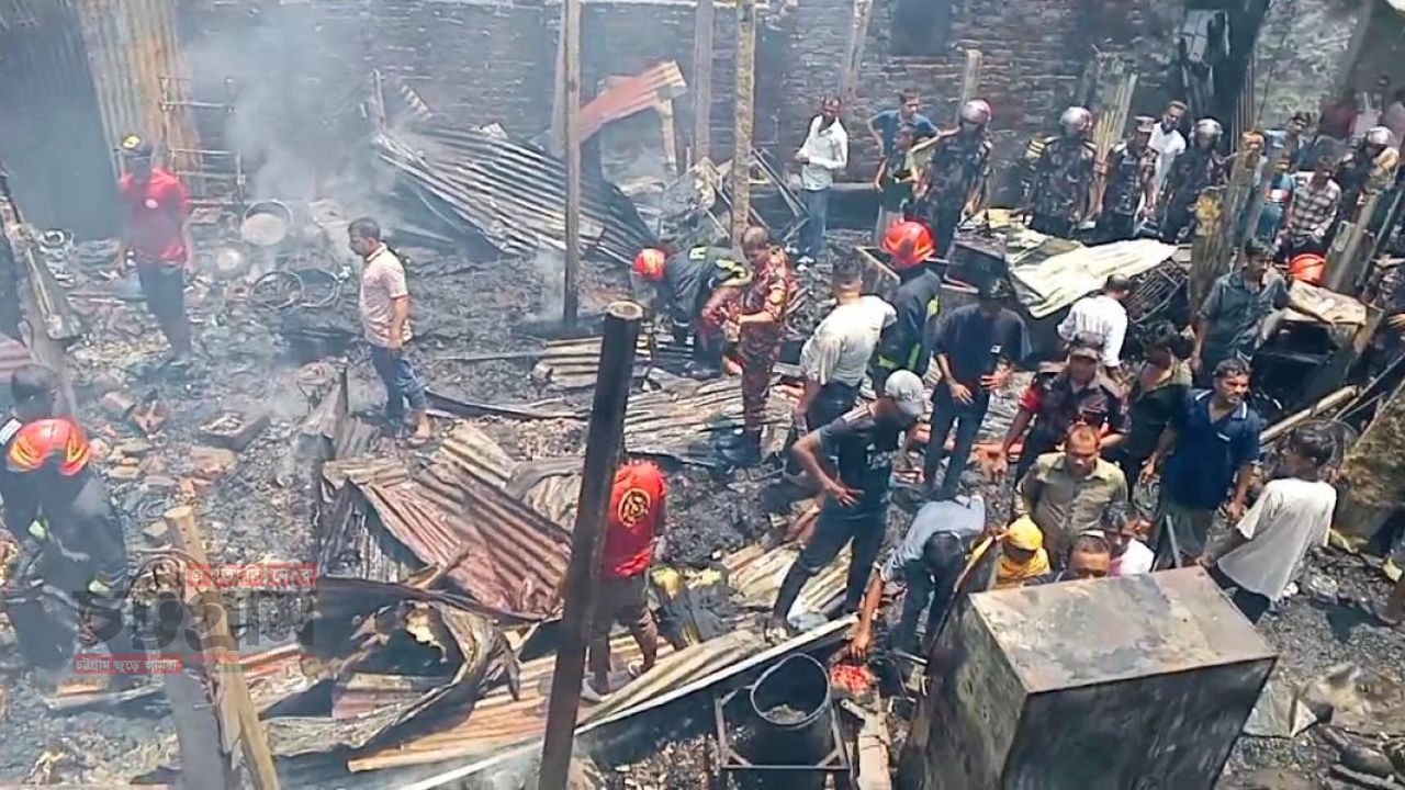 হালিশহরের বস্তিতে আগুন, এক ঘণ্টার চেষ্টায় নিয়ন্ত্রণে