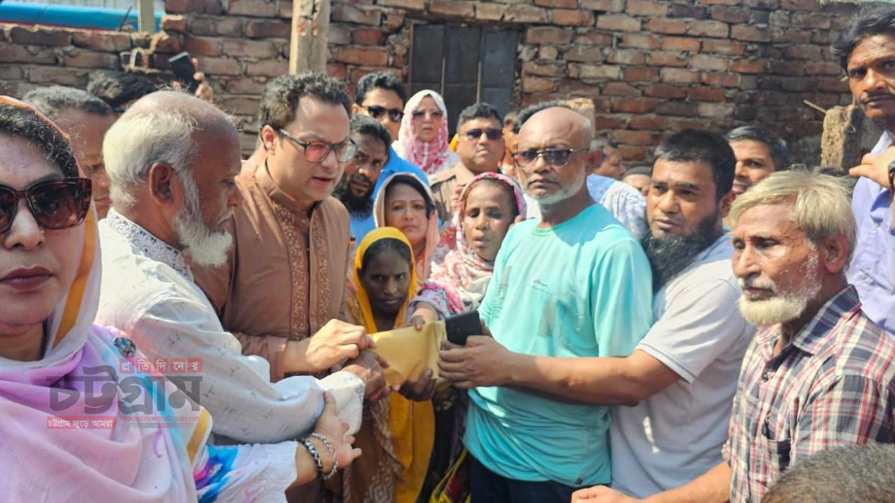 হালিশহরের অগ্নিকাণ্ডে ক্ষতিগ্রস্ত ৫ পরিবারের পাশে এমপি সাঈদ আল নোমান