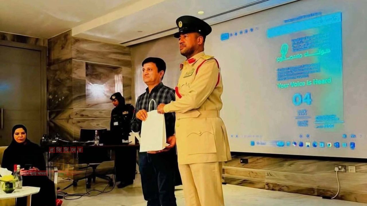 আরব আমিরাতে সততার দৃষ্টান্ত স্থাপন করে দুবাই পুলিশের স্বীকৃতি পেলেন চট্টগ্রাম এর রুকন উদ্দিন