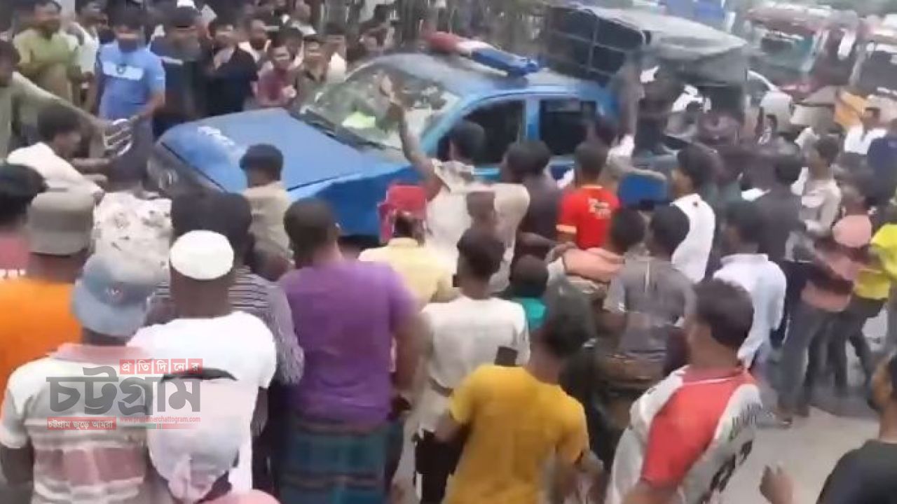 কুমিল্লার নিমসারে থ্রি-হুইলার আটকের জেরে পুলিশের গাড়িতে হামলা-ভাঙচুর বিক্ষুব্ধ পরিবহন শ্রমিকের