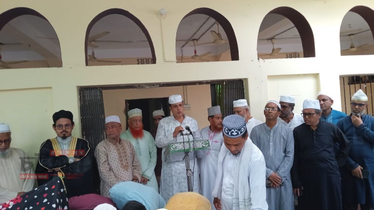 রাউজানে সড়ক দূর্ঘটনায় নিহত শিক্ষক দম্পতি পাশাপাশি চির নিদ্রায় শায়িত