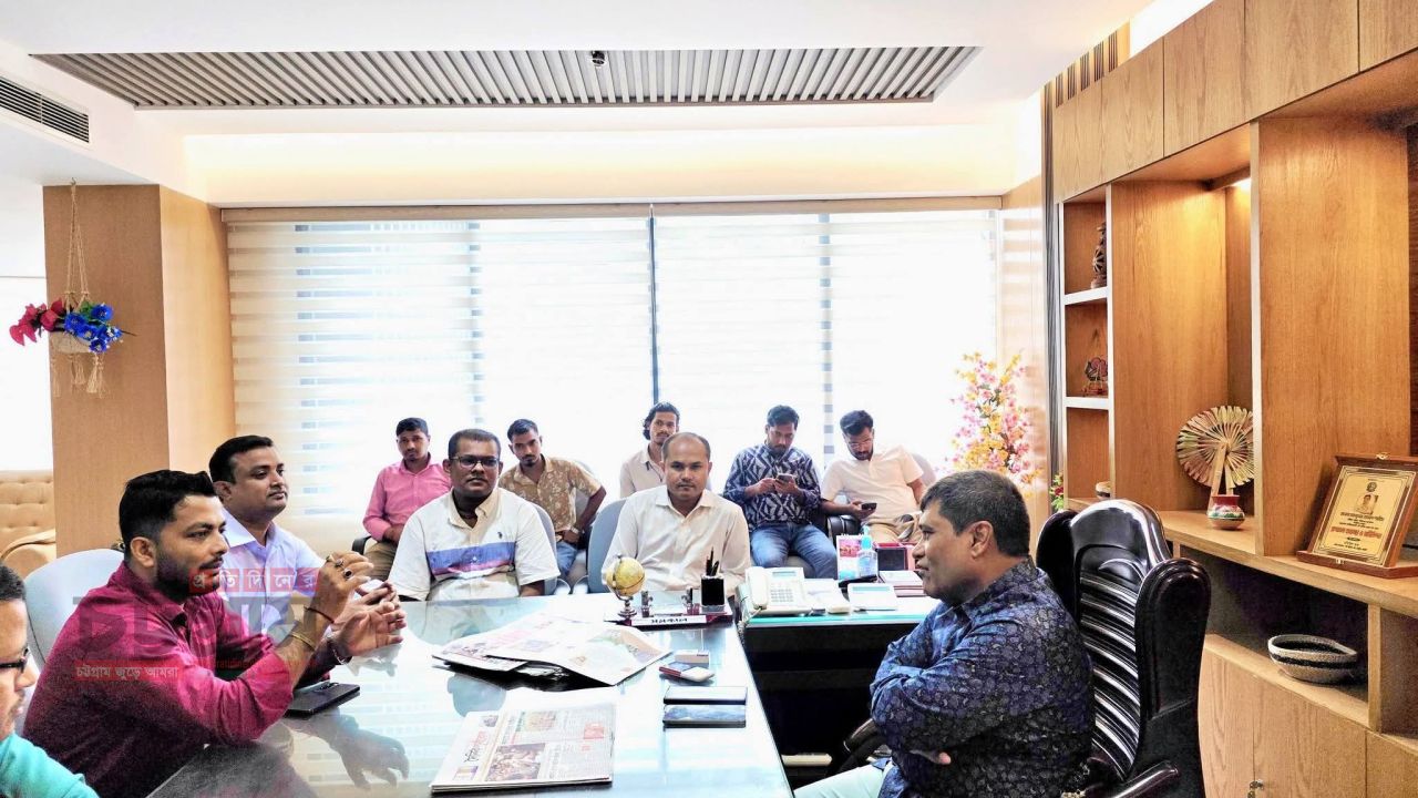 চট্টগ্রামের জেলা পরিষদের চেয়ারম্যানের  সঙ্গে জাগো হিন্দু পরিষদ (JHP) কেন্দ্রীয় কমিটির সৌজন্য সাক্ষাৎ