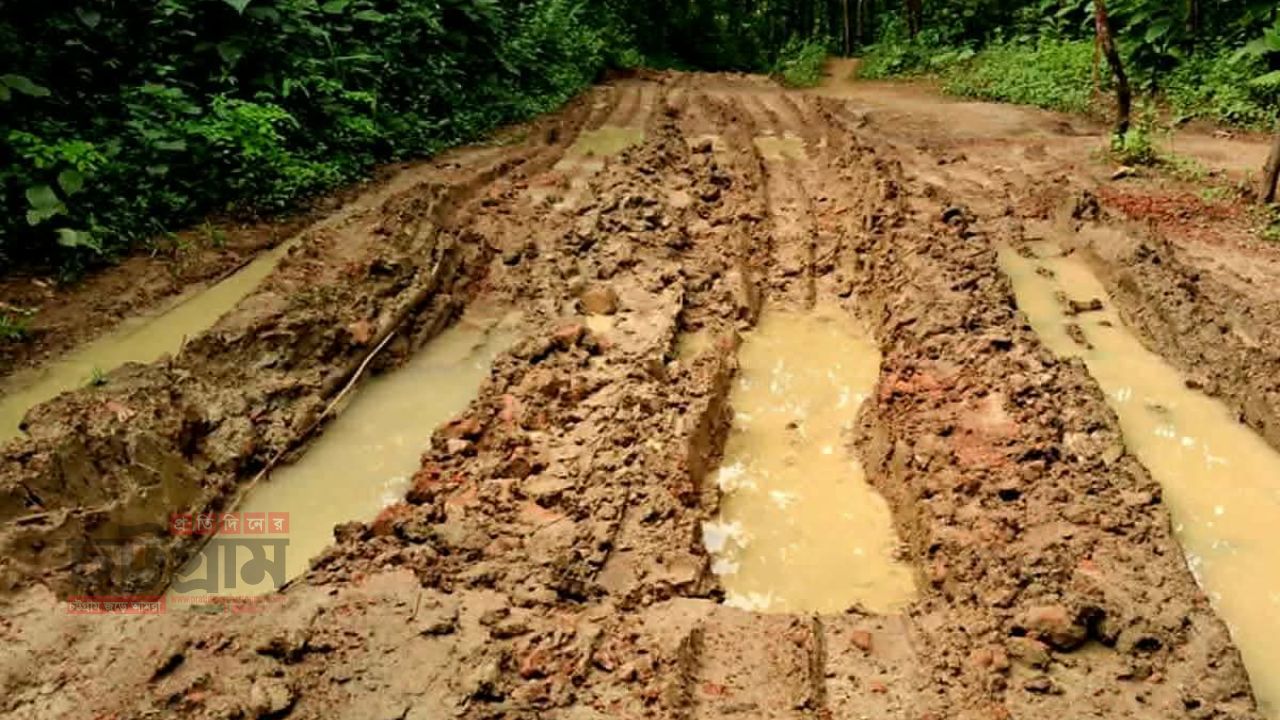 রাজস্থলীতে ৫ কিলোমিটার মাটির রাস্তা বেহাল, ১০ গ্রামের মানুষের চরম দুর্ভোগ