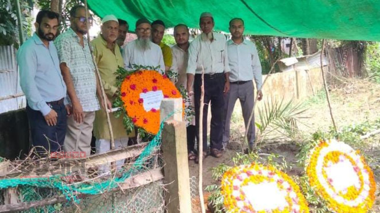 রাউজান কলেজের অধ্যাপক জহুরুল আলমের মমতাময়ী মায়ের নামাজ অনুষ্ঠিত